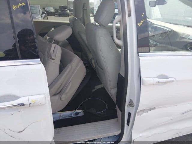 2019 CHRYSLER PACIFICA HYBRID TOURING PLUS 8
