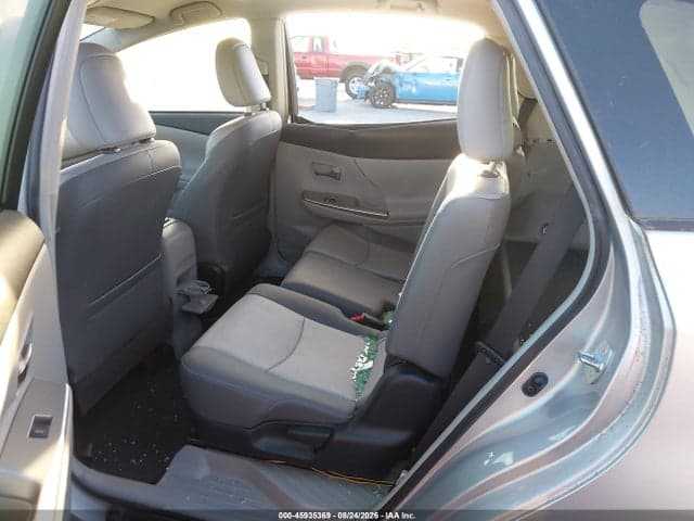 2017 TOYOTA PRIUS V FIVE 8
