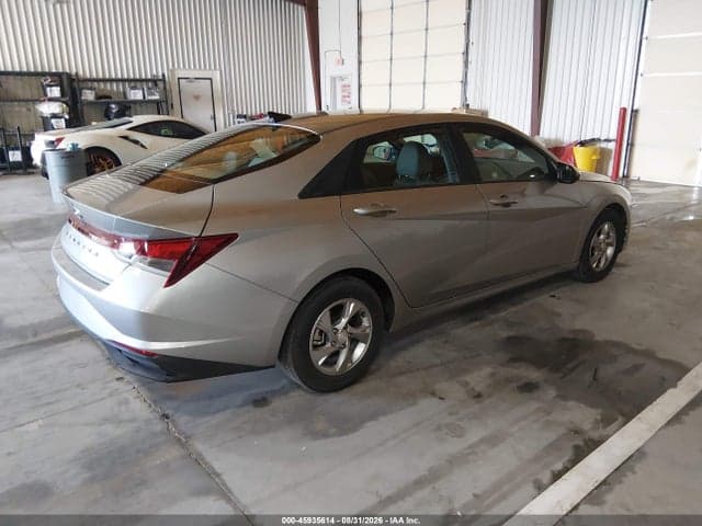 2021 HYUNDAI ELANTRA SE 4