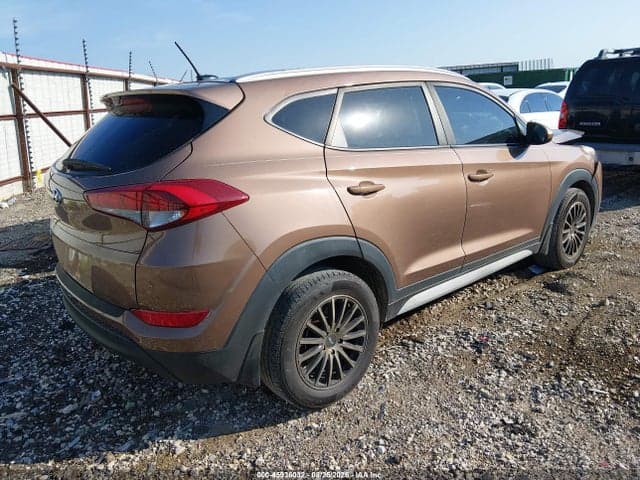 2017 HYUNDAI TUCSON SE 4