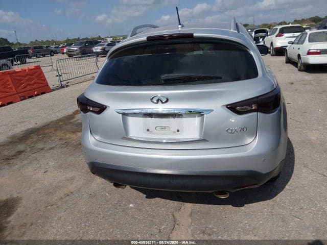 2017 INFINITI QX70 16