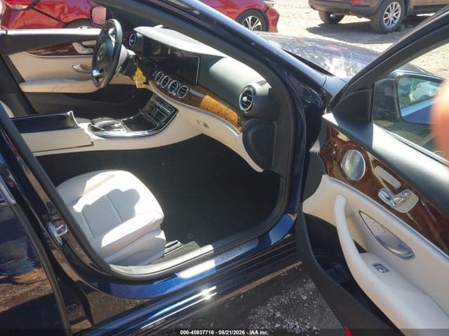 2017 MERCEDES-BENZ E 300 4MATIC 5