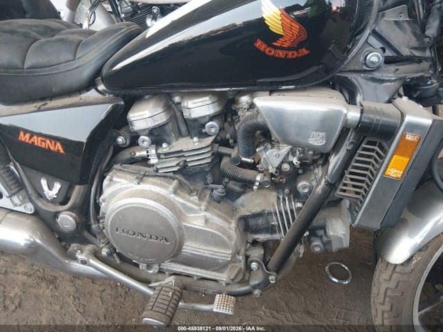 1986 HONDA VF700C (MAGNA) 8