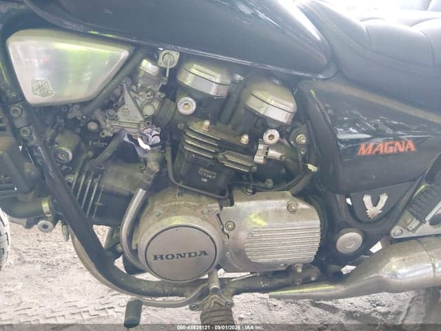 1986 HONDA VF700C (MAGNA) 9