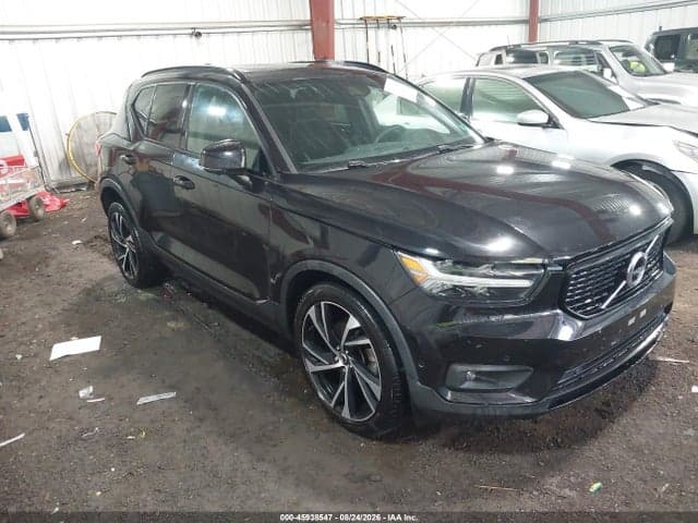 2022 VOLVO XC40 T4 R-DESIGN