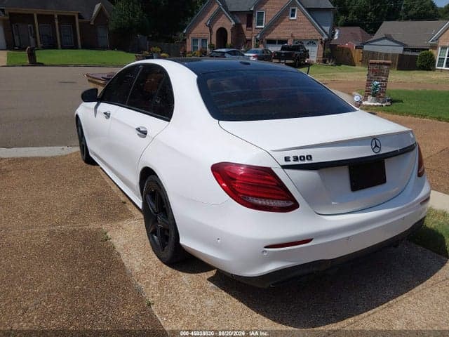 2017 MERCEDES-BENZ E 300 3