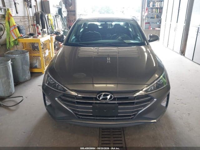 2019 HYUNDAI ELANTRA SE 11