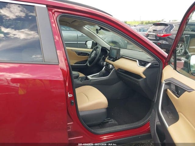 2020 TOYOTA RAV4 LE 5