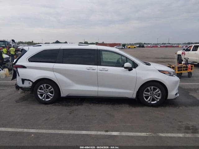 2022 TOYOTA SIENNA PLATINUM 14
