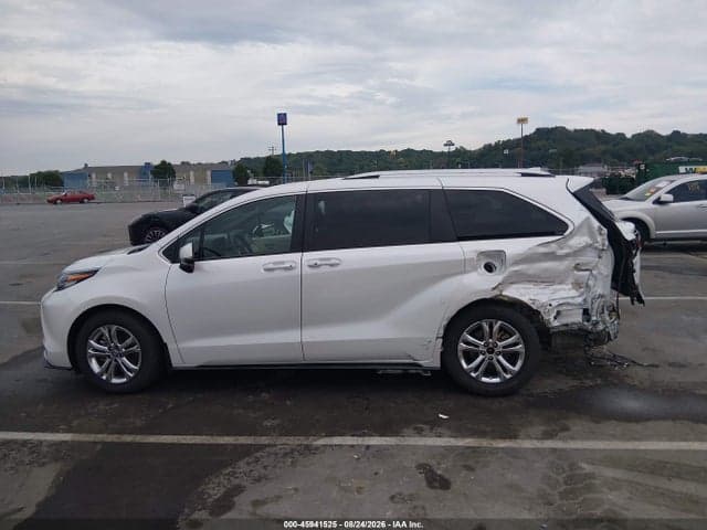 2022 TOYOTA SIENNA PLATINUM 15
