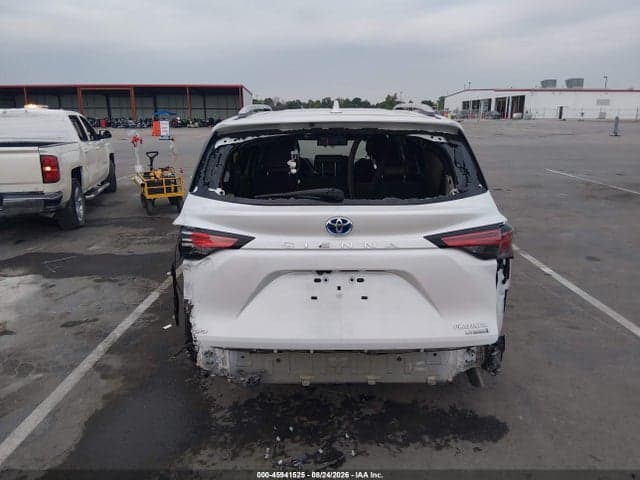 2022 TOYOTA SIENNA PLATINUM 17