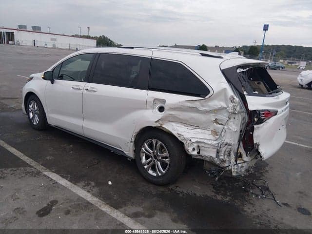2022 TOYOTA SIENNA PLATINUM 3