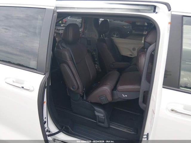 2022 TOYOTA SIENNA PLATINUM 8
