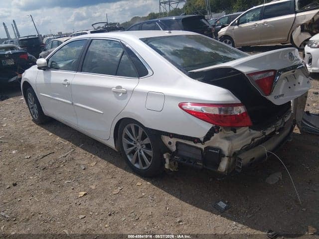 2017 TOYOTA CAMRY XLE 2