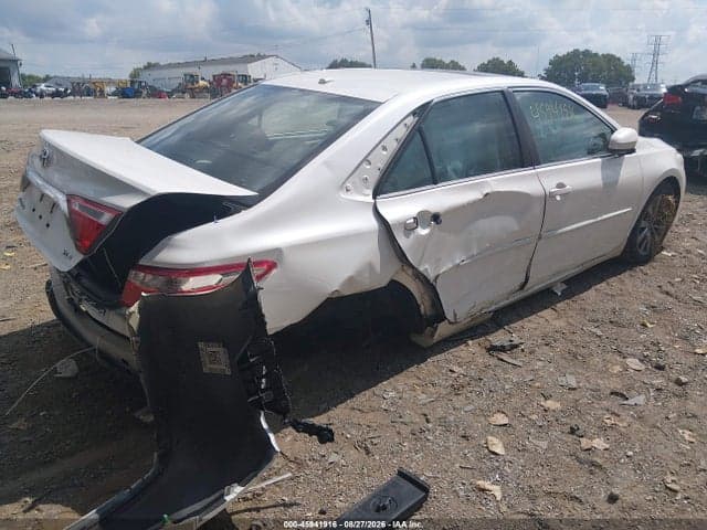 2017 TOYOTA CAMRY XLE 3