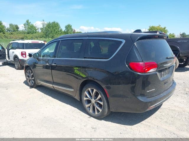 2017 CHRYSLER PACIFICA LIMITED 3