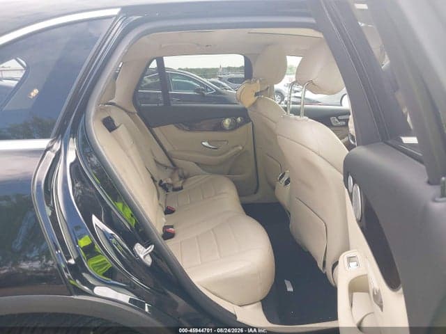 2017 MERCEDES-BENZ GLC 300 4MATIC 8