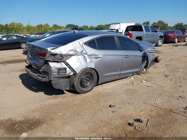 2017 HYUNDAI ELANTRA SE 4