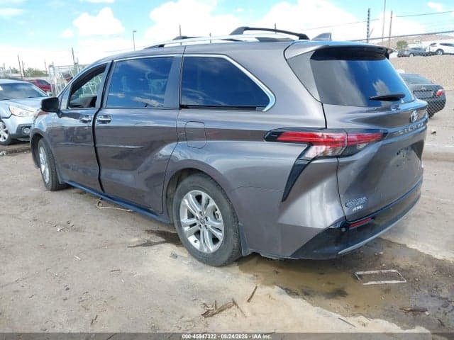2023 TOYOTA SIENNA PLATINUM 3