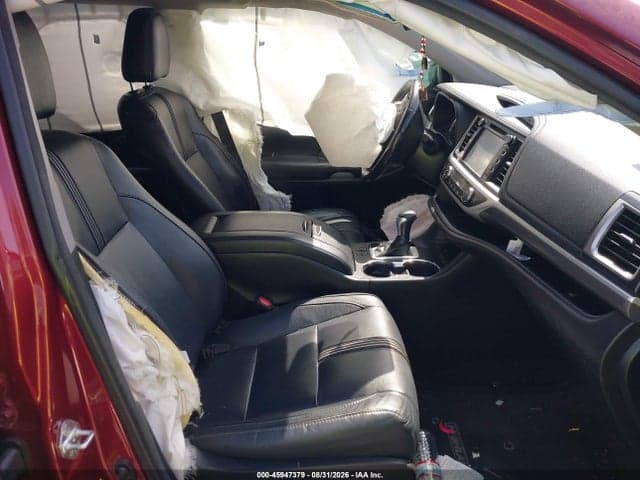 2017 TOYOTA HIGHLANDER SE 5
