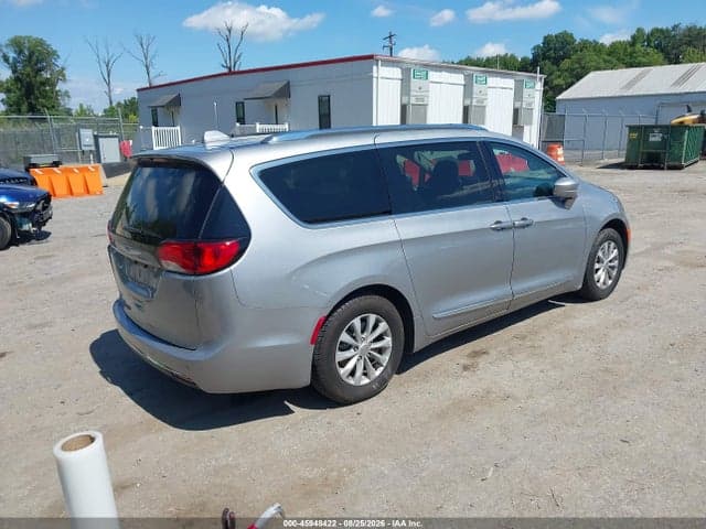 2020 CHRYSLER PACIFICA TOURING L 4