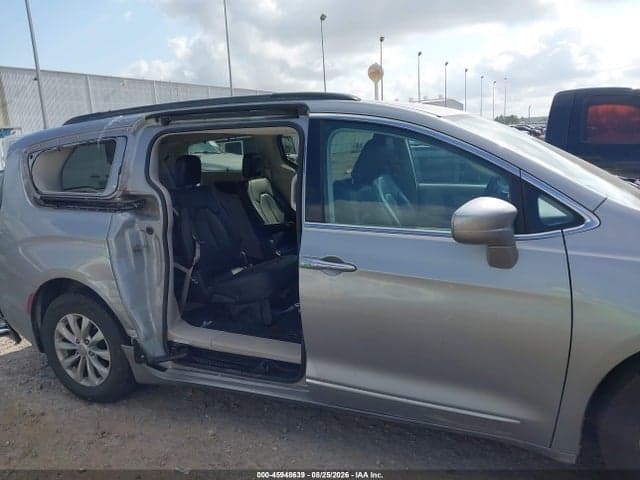 2017 CHRYSLER PACIFICA TOURING-L 14
