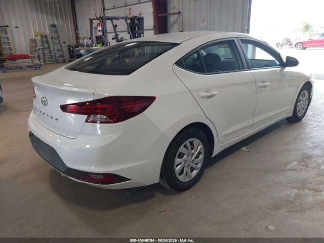 2019 HYUNDAI ELANTRA SE 4