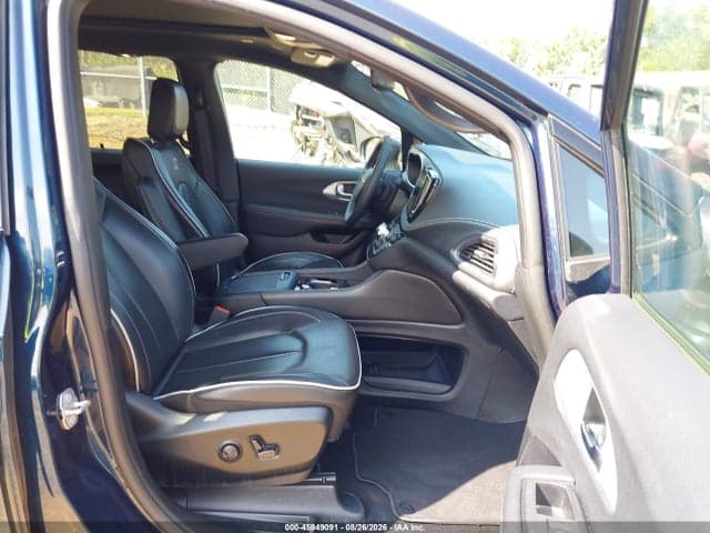 2025 CHRYSLER PACIFICA LIMITED 5