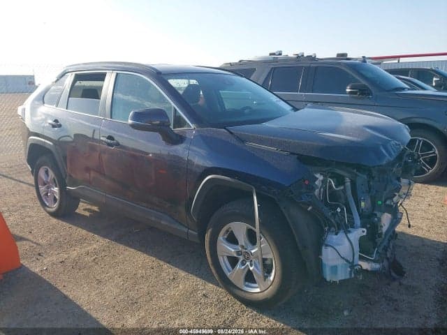 2021 TOYOTA RAV4 XLE 1