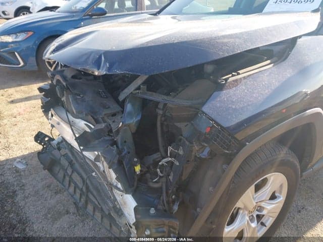 2021 TOYOTA RAV4 XLE 17