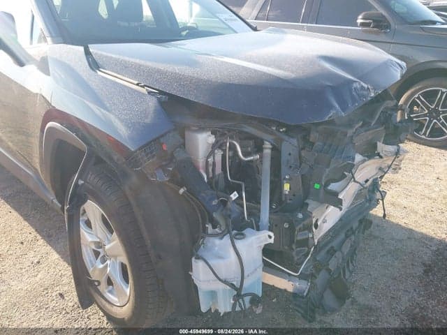 2021 TOYOTA RAV4 XLE 18
