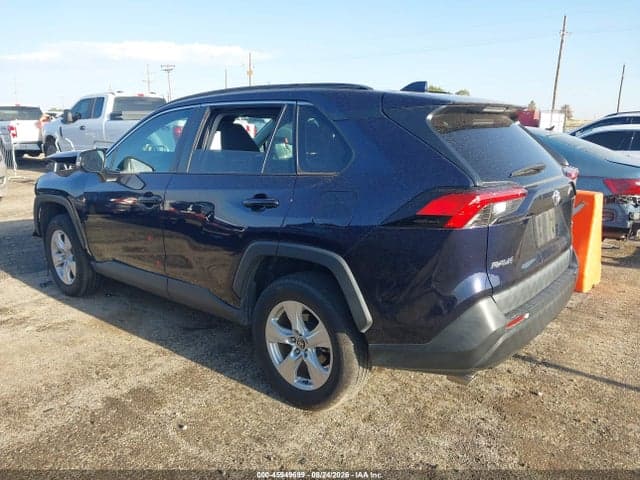 2021 TOYOTA RAV4 XLE 3