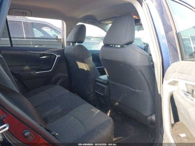 2021 TOYOTA RAV4 XLE 8