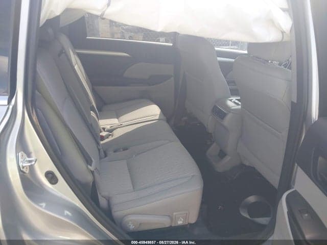 2017 TOYOTA HIGHLANDER LE PLUS 8