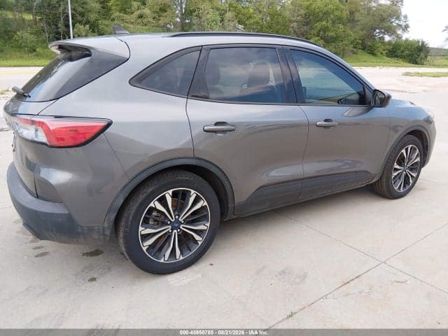 2021 FORD ESCAPE SE 4