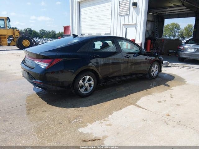 2023 HYUNDAI ELANTRA SE 4