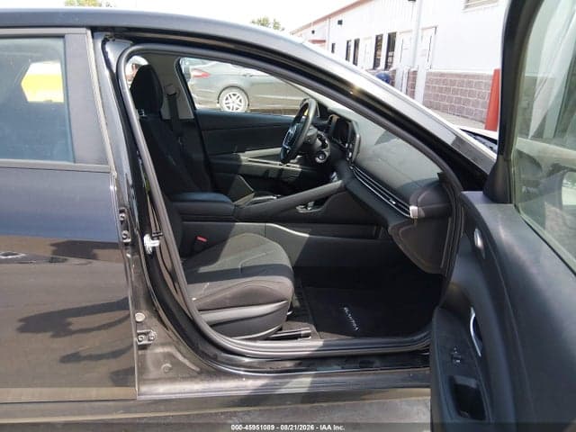 2023 HYUNDAI ELANTRA SE 5