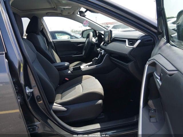 2022 TOYOTA RAV4 XLE 5