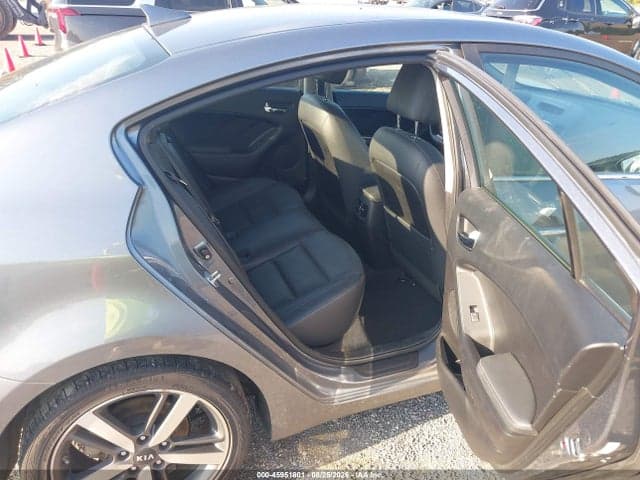 2017 KIA FORTE EX 8