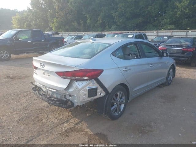 2017 HYUNDAI ELANTRA SE 4