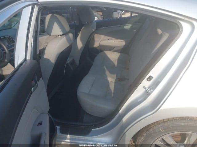 2017 HYUNDAI ELANTRA SE 8