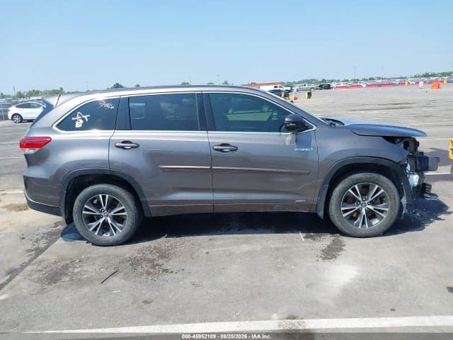 2017 TOYOTA HIGHLANDER HYBRID LE 13