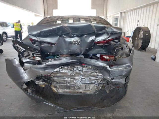 2019 HYUNDAI ELANTRA SE 16