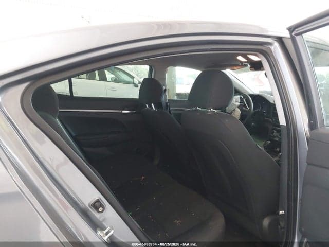 2019 HYUNDAI ELANTRA SE 8