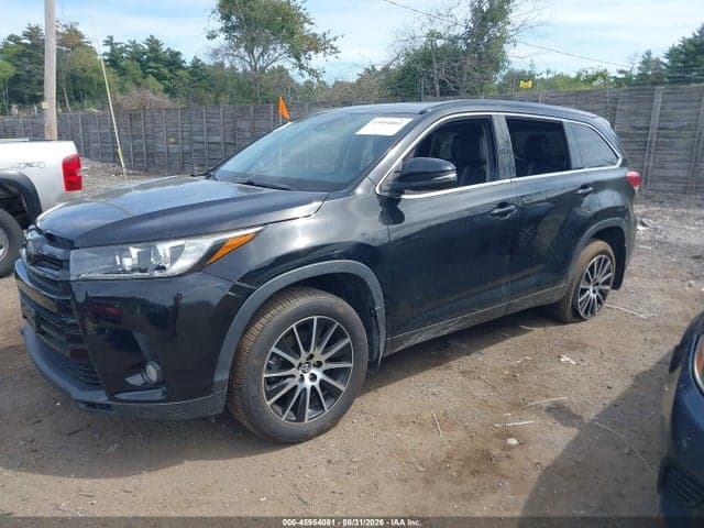 2018 TOYOTA HIGHLANDER SE 2