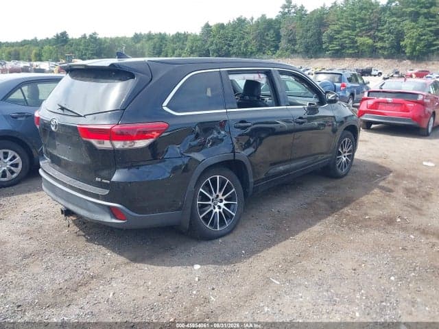 2018 TOYOTA HIGHLANDER SE 4