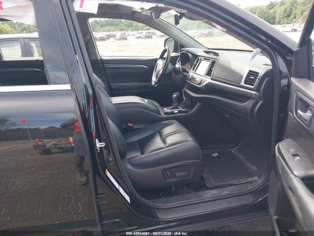 2018 TOYOTA HIGHLANDER SE 5