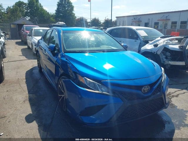 2018 TOYOTA CAMRY SE 1
