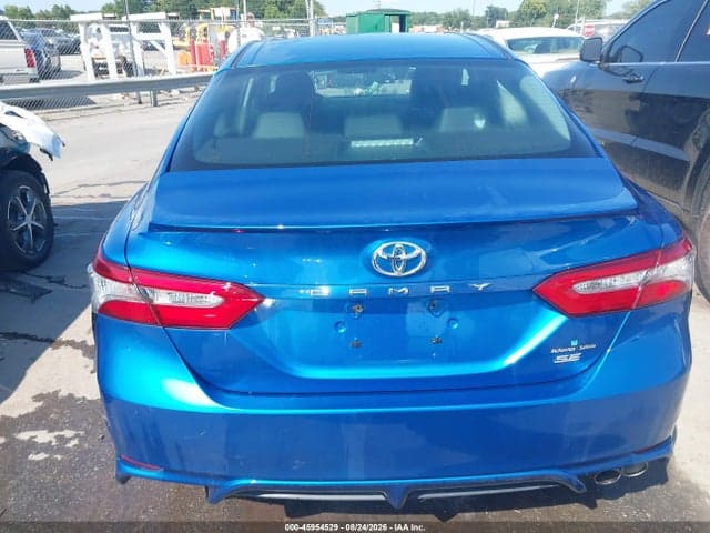 2018 TOYOTA CAMRY SE 16