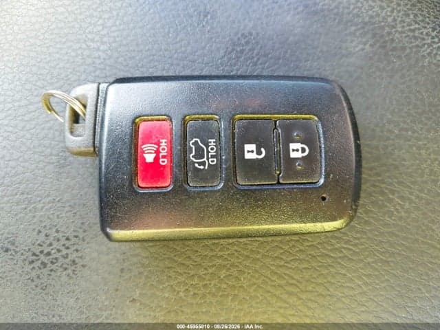 2017 TOYOTA RAV4 XLE 11